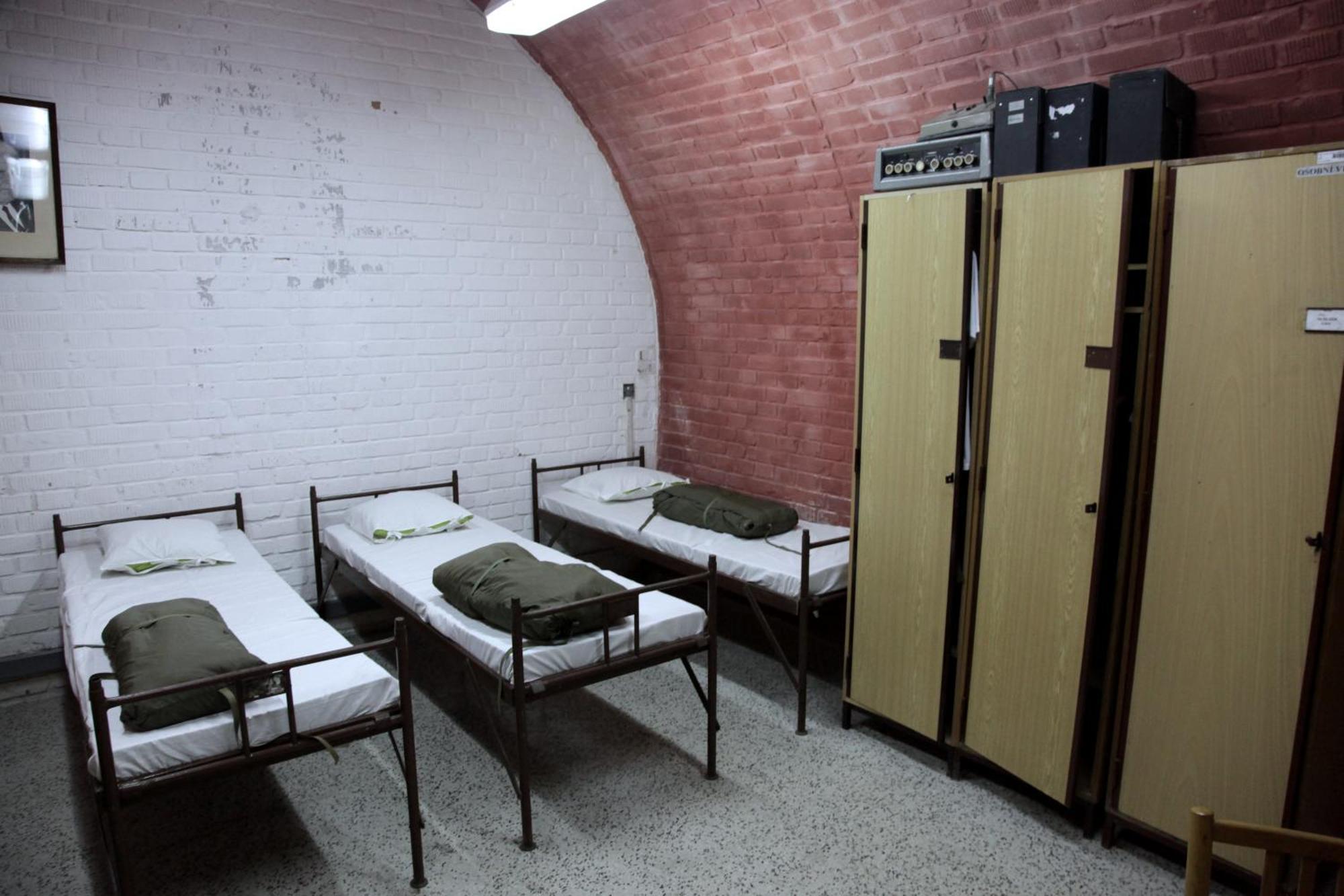 10-Z Bunker Hostel Brno Ngoại thất bức ảnh