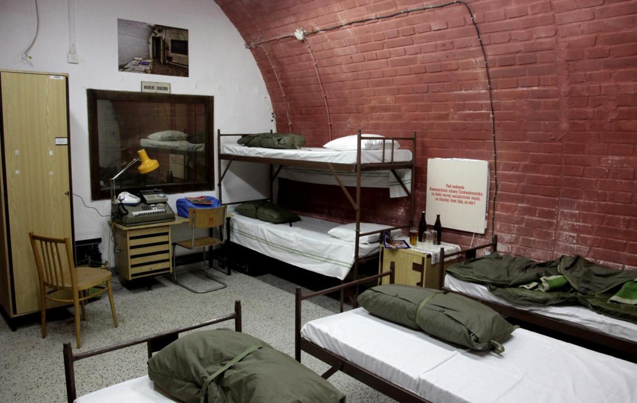 10-Z Bunker Hostel Brno Phòng bức ảnh